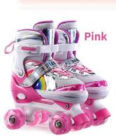 Chaque patin à roulettes ajustable à quatre roues lumineuses pour enfants et filles