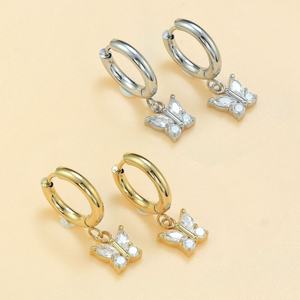 Pendientes de Aro de Acero Inoxidable con Baño de Oro de 18K, Diseño de Mariposa con Circonitas y Diamantes - Product Image 1