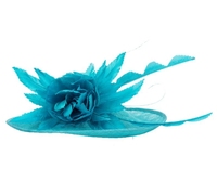 W685 Nouvelle mode d'été Chapeau de soleil en chanvre à large bord pour femme, style britannique élégant rétro, orné de plumes et de fleurs