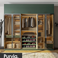 Armoire intégrée Purvia avec portes en verre encadrées, tringle à vêtements ouverte, étagères de présentation et rangement à plusieurs niveaux pour chaussures, pour chambre à coucher