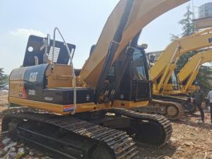 Excavatrice Caterpillar 320D d'occasion, modèle neuf, sur chenilles, de haute qualité, avec benne arrière, excavatrice d'occasion Cat 320D - Product Image 4