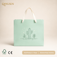 Sacs en papier fourre-tout carrés vert mousse de mer personnalisés OEM avec impression d'art linéaire Cactus et Plantes succulentes et poignées en corde tressée pour boutiques et commerces de détail