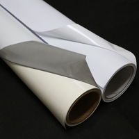 Rouleau de vinyle blanc auto-adhésif PVC brillant imprimable éco-solvant 120/140g pour affiches de bus/fenêtres et publicité