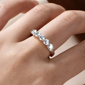 Delicati <span class=keywords><strong>Anelli</strong></span> con <span class=keywords><strong>Cinque</strong></span> Diamanti Principessa, Argento Sterling 925 Antiossidante, Moissanite 1CT VVS GRA, Gioielli per Donne - Product Image 5