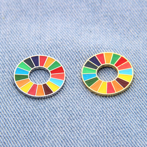 Venta al por mayor de alfileres de solapa de esmalte multicolor Objetivos de desarrollo sostenible de las Naciones Unidas Broche de hada artesanal de metal - Product Image 5