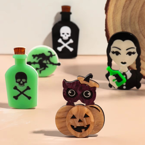 Nueva ropa creativa broche de Halloween Pop gato negro murciélago chica calavera botella escoba mágica amor espeluznante mujeres acrílico broches Pin - Product Image 3