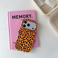 Coque antichoc 2-en-1 à motif léopard et bords ondulés pour iPhone 17 16 Pro Max, avec film de protection contrastant et motif personnalisé