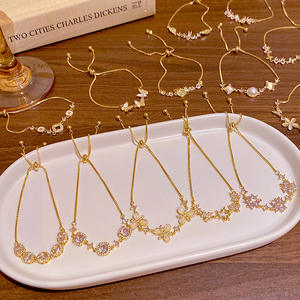 Bracciale da donna con pietra occhio di gatto a forma di fiore placcato con zirconi intarsiati, un regalo per la madre della mia ragazza - Product Image 2