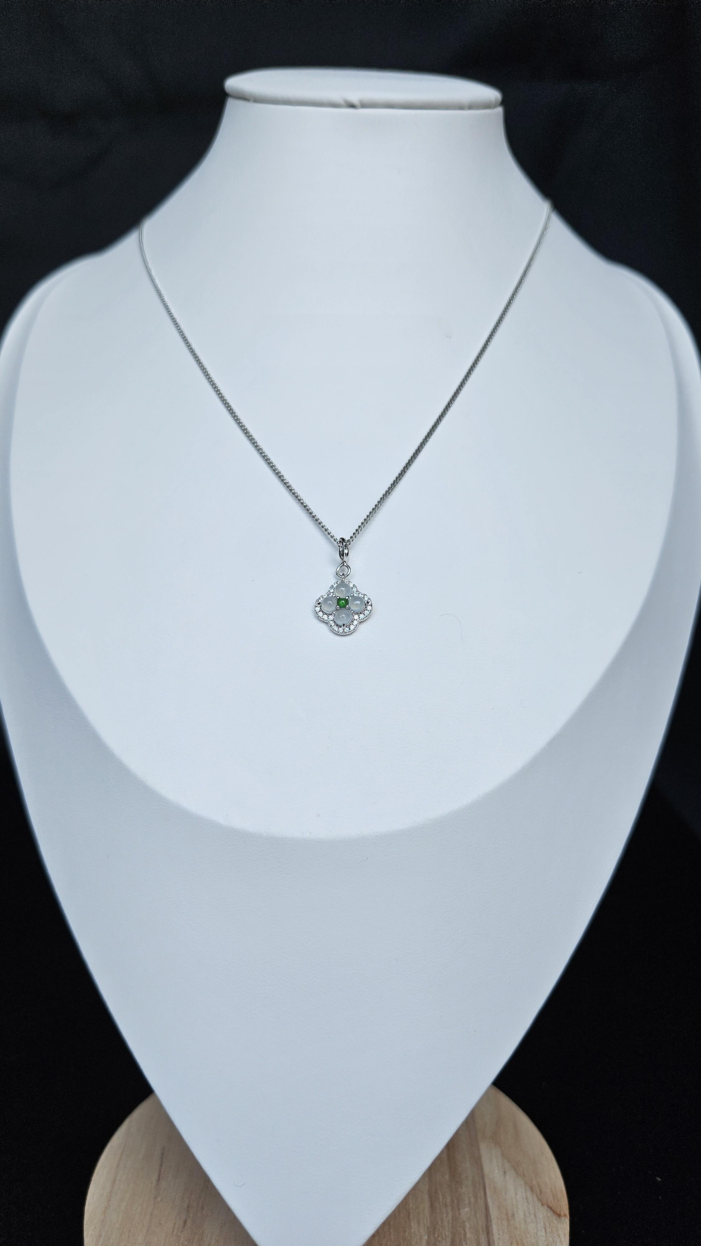 สีเขียว