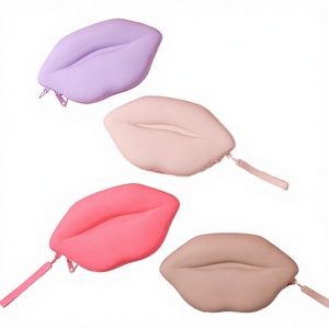 Sac de rangement de maquillage multifonctionnel personnalisé, imperméable, grand format, en forme de lèvres, avec poignée souple, fermeture éclair, en silicone - Product Image 3
