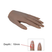 Fournisseur d'ongles Présentoir d'art d'ongles Mannequin en silicone pour ongles en acrylique avec réglage flexible des doigts