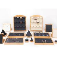 Support à bijoux en bois de bambou personnalisé Sundo, présentoir pour bracelets, colliers et bagues avec ensemble de présentoirs de comptoir pour usage en magasin