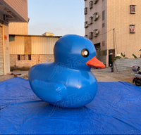 Promotion publicitaire : Grand canard jaune gonflable géant flottant pour piscine, modèle A15 de la marque AIRTECH, utilisation en extérieur