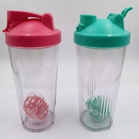 Bouteille d'eau sans protéines de 700ml sans BPA avec couvercle en plastique Accessoire à boire direct Logo personnalisé pour eau froide et boissons