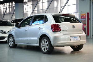 <span class=keywords><strong>POLO</strong></span> 1.6L Comfort 5 porte FWD Hatchback 2013 con guida a sinistra, sedili scuri, 105 CV, a benzina - Product Image 4