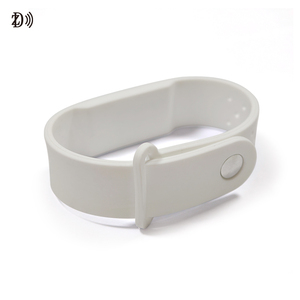 Pulsera RFID de Silicona Ajustable e Impermeable de 13.56Mhz, Etiqueta NFC Inteligente Mini Reescribible con Código <span class=keywords><strong>QR</strong></span> Personalizado <span class=keywords><strong>para</strong></span> Gestión de Seguridad - Product Image 3