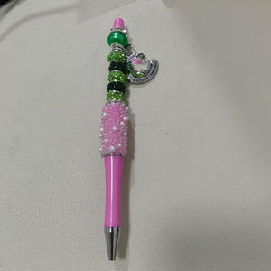 Stylo à bille 6 motifs de 14.5cm de longueur avec logo de crête rose et vert, pendentif de sororité grecque Alpha - Product Image 6