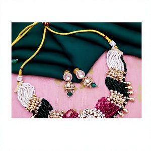 Beau design, finition dorée de qualité supérieure avec collier à l'aspect perlé, ensemble de boucles d'oreilles pour fiançailles ou mariage pour femmes - Product Image 2