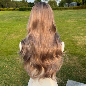 2026 Perruque Femme Haute Qualité Gros Gris Clair Longueur Moyenne Fibres Synthétiques Couleurs Mélangées Résistance Haute Température SM382 - Product Image 5