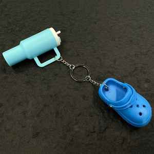Nouveau design Porte-clés gobelet 3D, Porte-clés tasse, Porte-clés mini pantoufles dessin animé, Pendentif sac de rangement pour rouge à lèvres, Porte-clés - Product Image 4