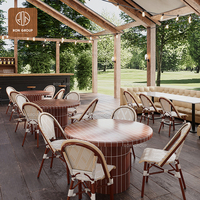 Canapé en cuir en forme de L, mobilier de café-restaurant, tables en marbre et chaises en rotin tissé beige, ensemble de salle à manger pour café
