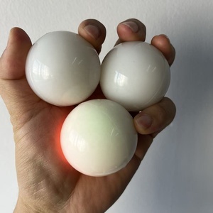 Balles rebondissantes en caoutchouc blanc de 49 mm <span class=keywords><strong>avec</strong></span> LED multicolores activées par l'impact et logo imprimé pour la promotion de la marque, le <span class=keywords><strong>jeu</strong></span> sensoriel et les cadeaux de fête - Product Image 2