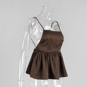 Top de Satén Personalizado OEM para Mujer, Verano 2026 |   Blusa Corta con Tirantes Ajustables y Espalda Descubierta con Adorno de Volantes para un Look Sexy - Product Image 6