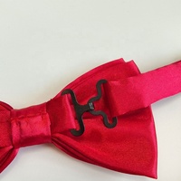 Ensemble de costume de serveur classique des années 1990, tablier, chapeau, nœud papillon, hôtel, restaurant, bar, tabliers rayés rouge et blanc pour serveuse