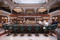Comptoir de buffet de restaurant moderne en marbre sur mesure, mobilier commercial pour les intérieurs d'hôtels, de restaurants et de pubs