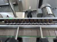 Machine d'étiquetage automatique à grande vitesse pour bouteilles rondes, bocaux en verre, canettes et ampoules