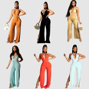 Combinaison côtelée pour femme, design tendance, couleur unie, dos nu, décolleté plongeant, fente haute, style halter - Product Image 2