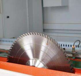 ช้างสีฟ้าอัตโนมัติ 330 เครื่องเลื่อยแผงราคา CNC คอมพิวเตอร์อัตโนมัติงานไม้ตัดแผงเครื่องเลื่อยลําแสง - Product Image 3