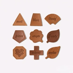 Parches <span class=keywords><strong>de</strong></span> cuero <span class=keywords><strong>de</strong></span> PU personalizados para ropa Logotipo <span class=keywords><strong>de</strong></span> costura en relieve Etiqueta Forma <span class=keywords><strong>de</strong></span> rollo - Product Image 5