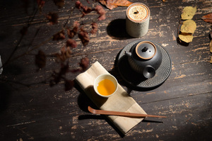 Taza de Té Kung Fu de Cerámica con Esmalte de Color y Tallado en Madera y Fresno, Estilo Tang Chino Retro - Product Image 5