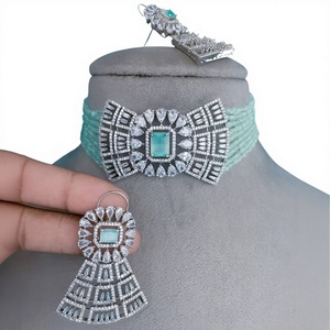 Collar y Pendientes de Perlas CZ con Acabado Plateado de Precisión Moderna, Colección de Boda y Fiesta para Mujer - Product Image 2