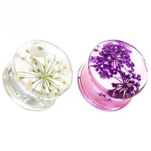Nuevos y Modernos Túneles y Expansores de Acrílico con Diseño Floral para Orejas, Joyería Corporal Hermosa, Piercings, Estiradores de Oreja de 8-16mm - Product Image 1