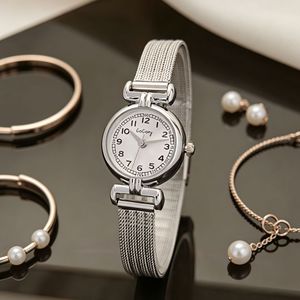 Reloj de pulsera pequeño y redondo para mujer, estilo retro con diseño de espiga de trigo, reloj de cuarzo de alta gama. - Product Image 2