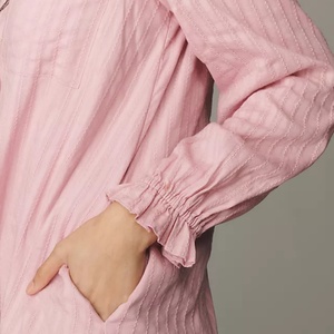 เดรสเชิ้ตแขนยาวลายดอกไม้สไตล์ลำลอง ตกแต่งด้วยลูกไม้ปักลาย ระบายอากาศได้ดี เหมาะสำหรับฤดูร้อน มีโลโก้ด้านหน้า ผ้าเนื้อนุ่มสบาย - Product Image 3