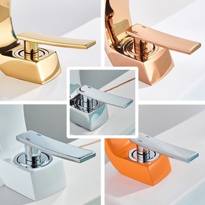 Robinet de <span class=keywords><strong>lavabo</strong></span> <span class=keywords><strong>doré</strong></span> Robinet de <span class=keywords><strong>lavabo</strong></span> noir Robinet de <span class=keywords><strong>lavabo</strong></span> à poignée unique Robinets de <span class=keywords><strong>lavabo</strong></span> Mélangeur dans la salle de bain - Product Image 4