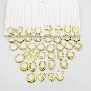 Boucles d'oreilles Huggie Minimalistes Vintage en Acier Inoxydable Texturé, Formes Multiples (Cœur, Étoile, Éventail, C) Anti-allergie, Élégantes pour Femmes de Bureau - Product Image 1