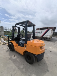 Montacargas Toyota Fd30 de 3 toneladas en buen estado, original, a bajo precio, montacargas Toyota usado en stock para la venta en China - Product Image 4