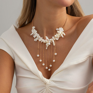 Collier élégant pour femmes avec perles de coquillages, chaîne à pampilles en perles d'eau douce - Product Image 2
