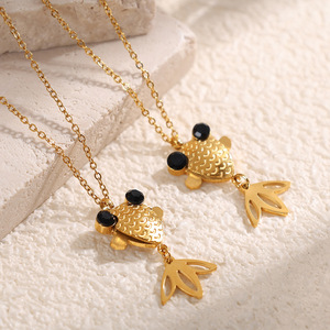 Collar con Colgante de Koi, Oro, Diamante Negro, Forma de Animal, Joyería para Mujer de Uso Diario - Product Image 3