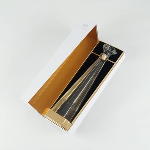 Cajas de regalo de lujo personalizadas estilo libro con diseño y muestras gratuitas, incluyendo insignias, formas irregulares y soluciones de embalaje a granel. - Product Image 1