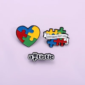 En gros, épingles et badges en métal à motifs de dessins animés, multicolores, en forme de puzzle, cœur et carré, accessoires en alliage - Product Image 2