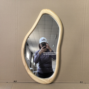 Miroir de bain mural moderne en bois massif miroir encadré au design ondulé irrégulier pour la décoration intérieure salon chambre - Product Image 1