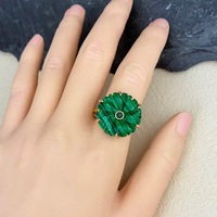 Cincin Batu Malachite, Tiger Eye, Obsidian, dan Kristal Alami Ukiran Bunga Bohemia Berlapis Emas yang Dapat Disesuaikan untuk Wanita dan Pria