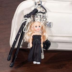 Poupée HECION OOTD portant une <span class=keywords><strong>jupe</strong></span>, pull élégant et tendance, fille aux longs cheveux, porte-monnaie pendentif pour poupée, porte-clés personnalisé <span class=keywords><strong>DIY</strong></span> - Product Image 2