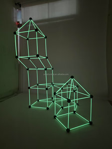 Kit de construction de château et de <span class=keywords><strong>fort</strong></span> qui brille dans le noir (130 pièces) Jouet éducatif créatif STEM pour enfants Kit de construction de <span class=keywords><strong>fort</strong></span> Jouet STEM - Product Image 4