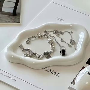 Bandeja de Almacenamiento de Joyas de PP de Diseño Moderno Personalizado, con Forma de Nube Tallada, Acabado Galvanizado, Multifuncional y Portátil para Aretes y Anillos - Product Image 5